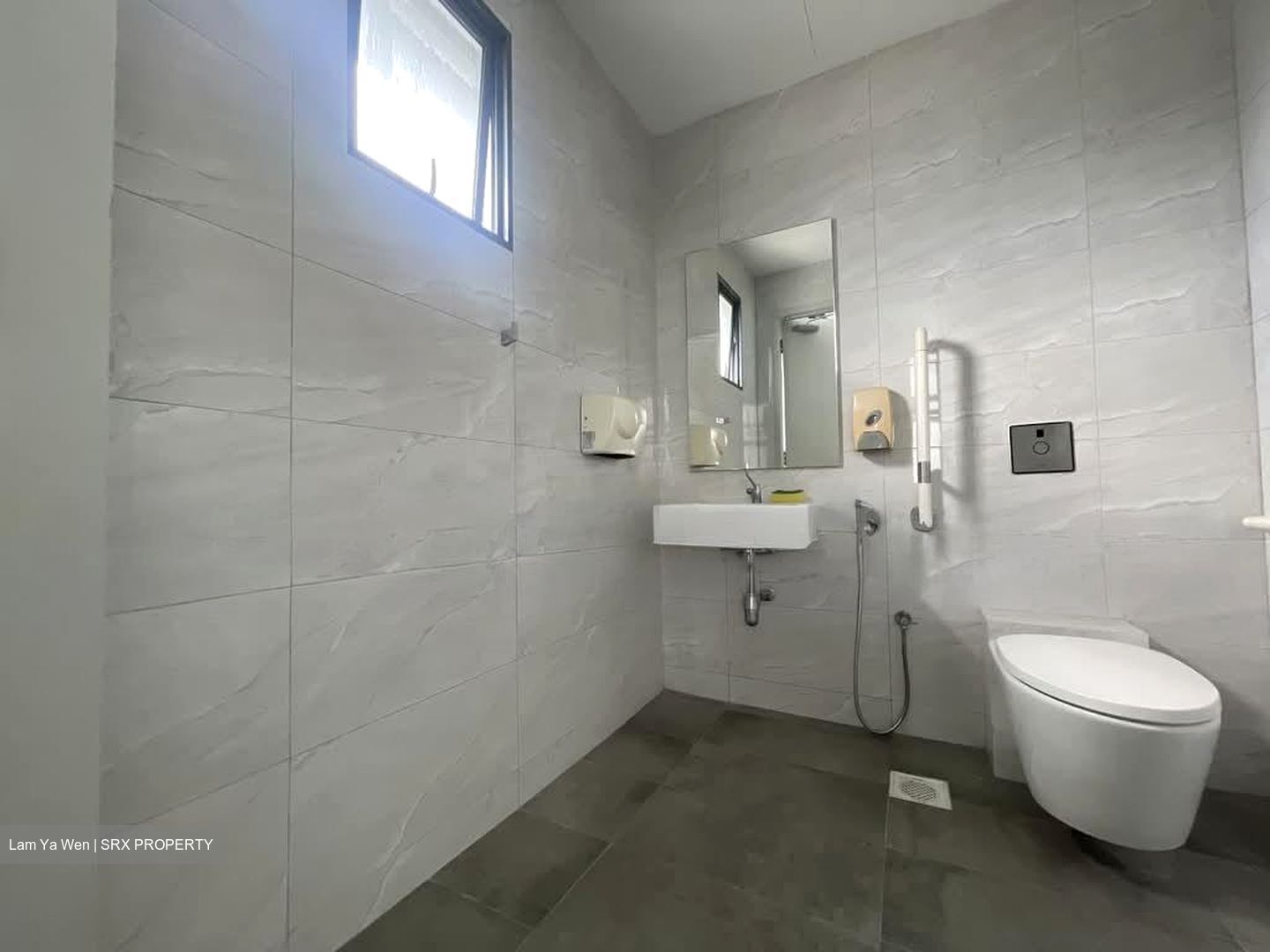 Ct Hub 2 (D12), Office #588075361